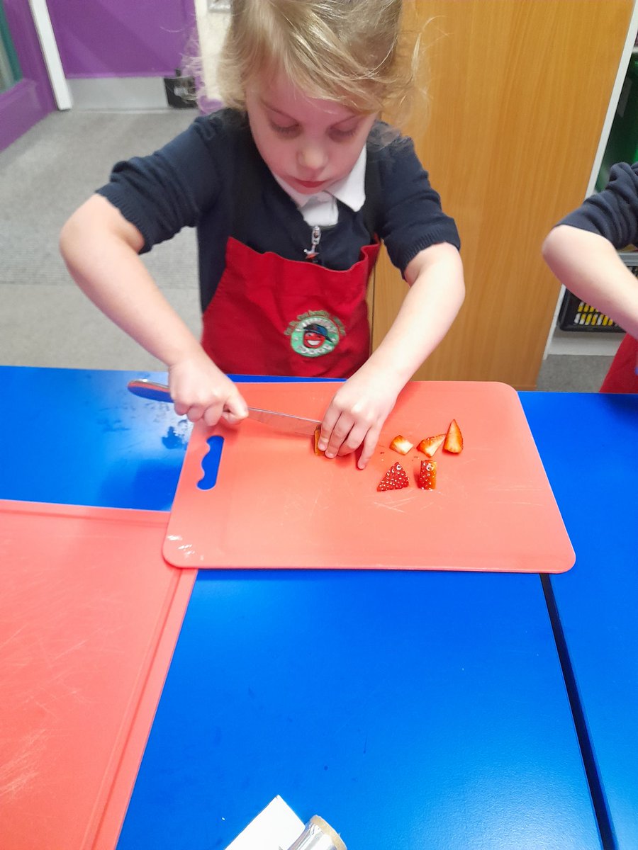 Super start to the year with Reception children at St Jospeh’s Catholic Primary in Devizes. Such fantastic tasting and learning how to eat a variety of fruits and vegetables to 'Eat a Rainbow'. Well done! <a href="/PhunkyFoods/">PhunkyFoods</a> <a href="/wiltscouncil/">Wiltshire Council #WiltshireTogether</a>