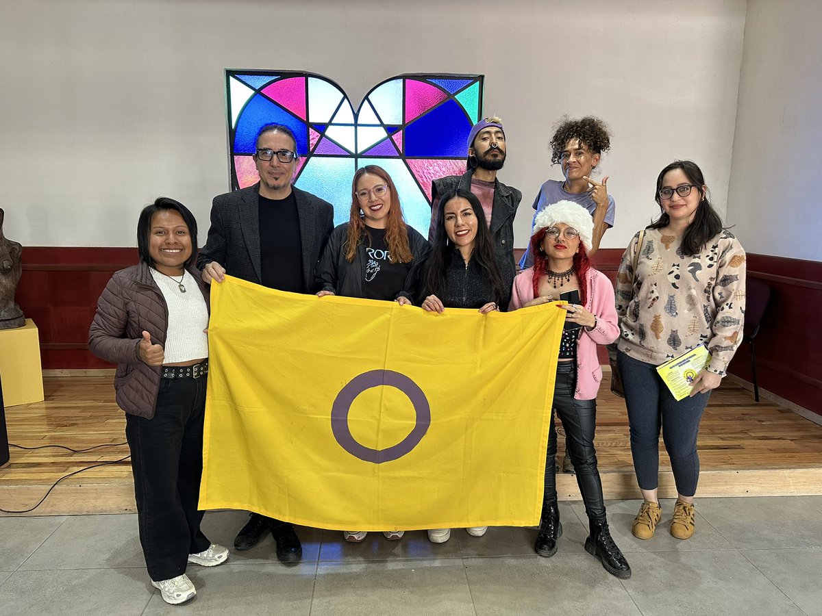 Tejiendo puentes: diálogos entre <a href="/Peru_Intersex/">Asociación Peruana De Personas Intersexuales</a>, Brújula Intersexual y Seminario Intersex
Aula Magna, Facultad de Artes, Universidad Autónoma de Querétaro 
Actividad realizada en colaboración con Brújula Intersexual
💟En el evento estuvo presente Mercadita Inter
#intersexualidad