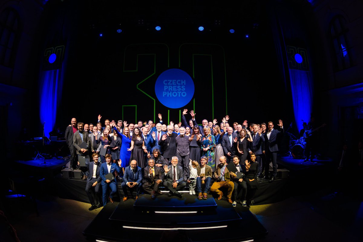 Mít v týmu nejlepší lidi ve svém oboru je snem každého šéfa. Nesmírně si proto vážím, že je mezi nimi i čerstvá držitelka druhého místa prestižní ceny Czech Press Photo v kategorii Portrét, Zuzana Bönish. Je mi ctí být v hledáčku Vašeho objektivu, Zuzko. Gratuluji a přeji mnoho