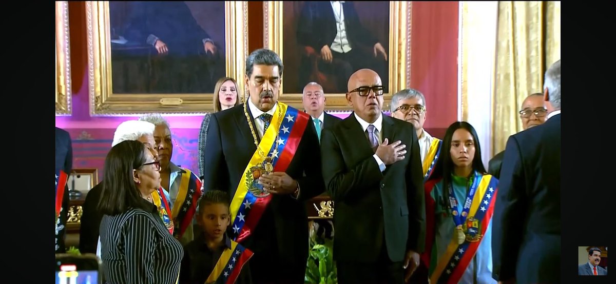 RodulfoPerezVen's tweet photo. Listo ! 
#VivaVenezuela 
#VivaBolivar 
#VivaChavez 
#VivaElPueblo 
#MaduroPresidente https://t.co/K4MV51N9JE