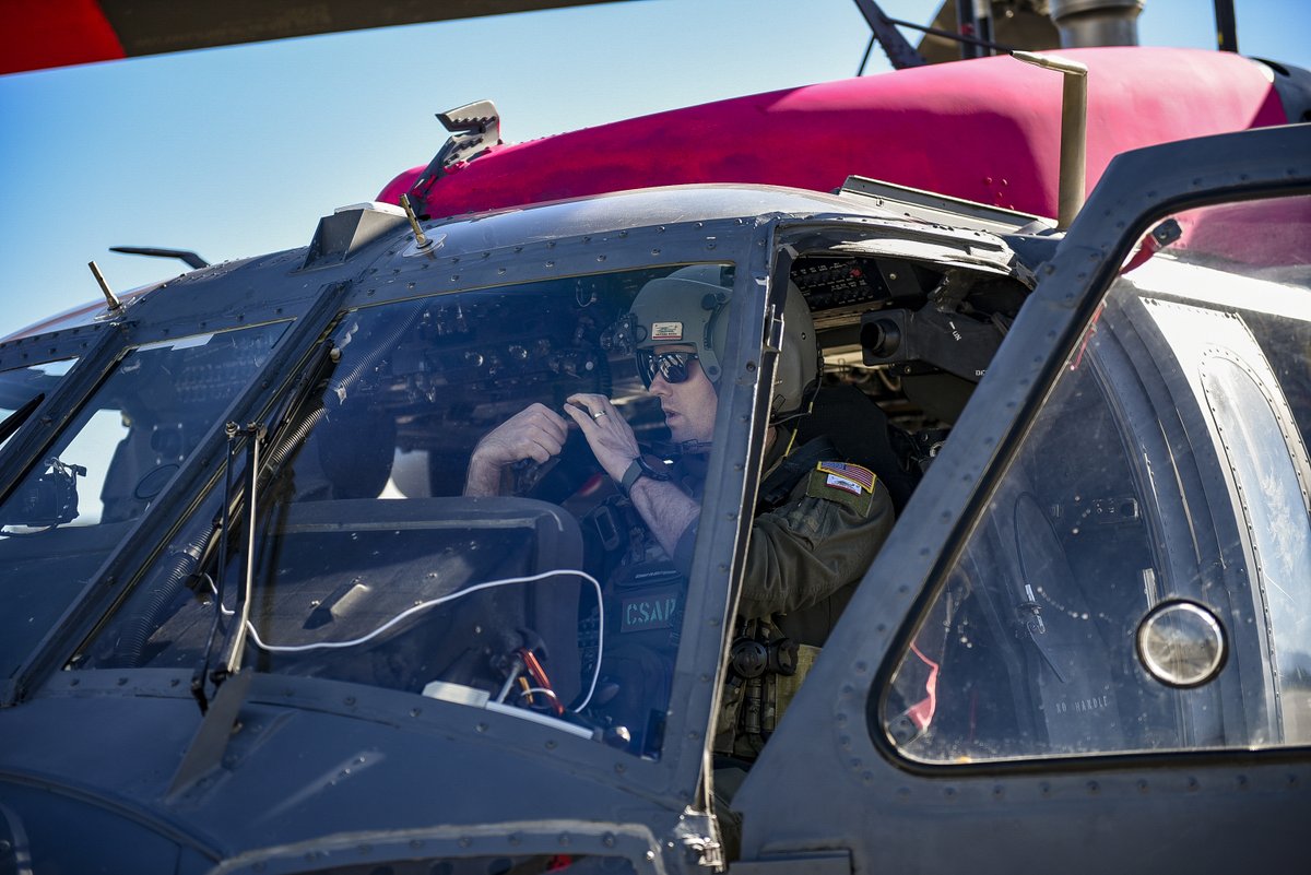USArmy's tweet photo. More than 880 National Guard members from the @TheCalGuard, @NVNationalGuard, and @wyoguard are supporting multiple firefighting efforts as wildfires rage across the Los Angeles Basin and Southern California. 

🔗https://t.co/fZl9uttNi2 https://t.co/mx8ZkWRpoA https://t.co/BW4yDL4BOp