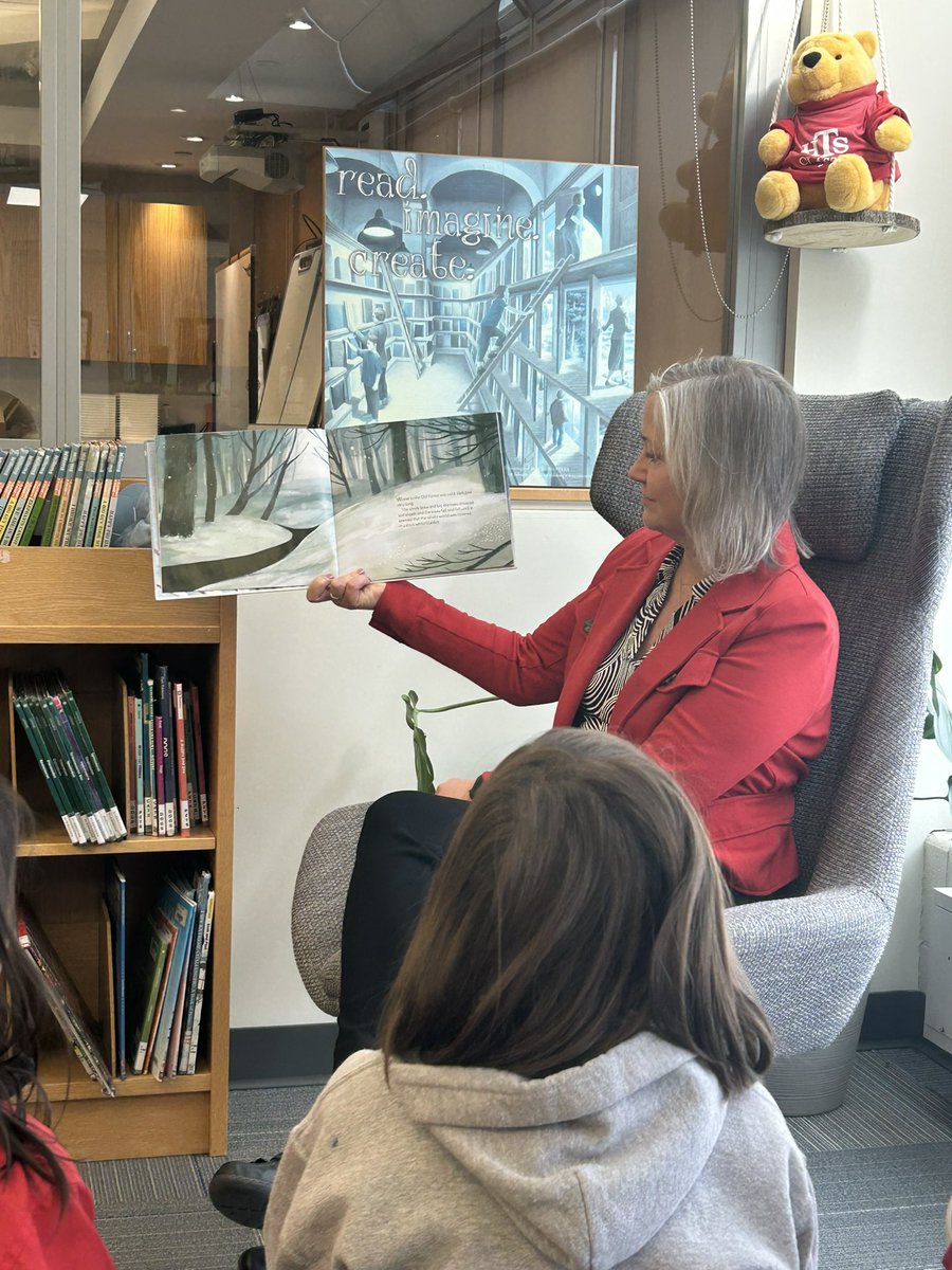 Back at library with @HTS_MrsWarriner 💝 winter stories