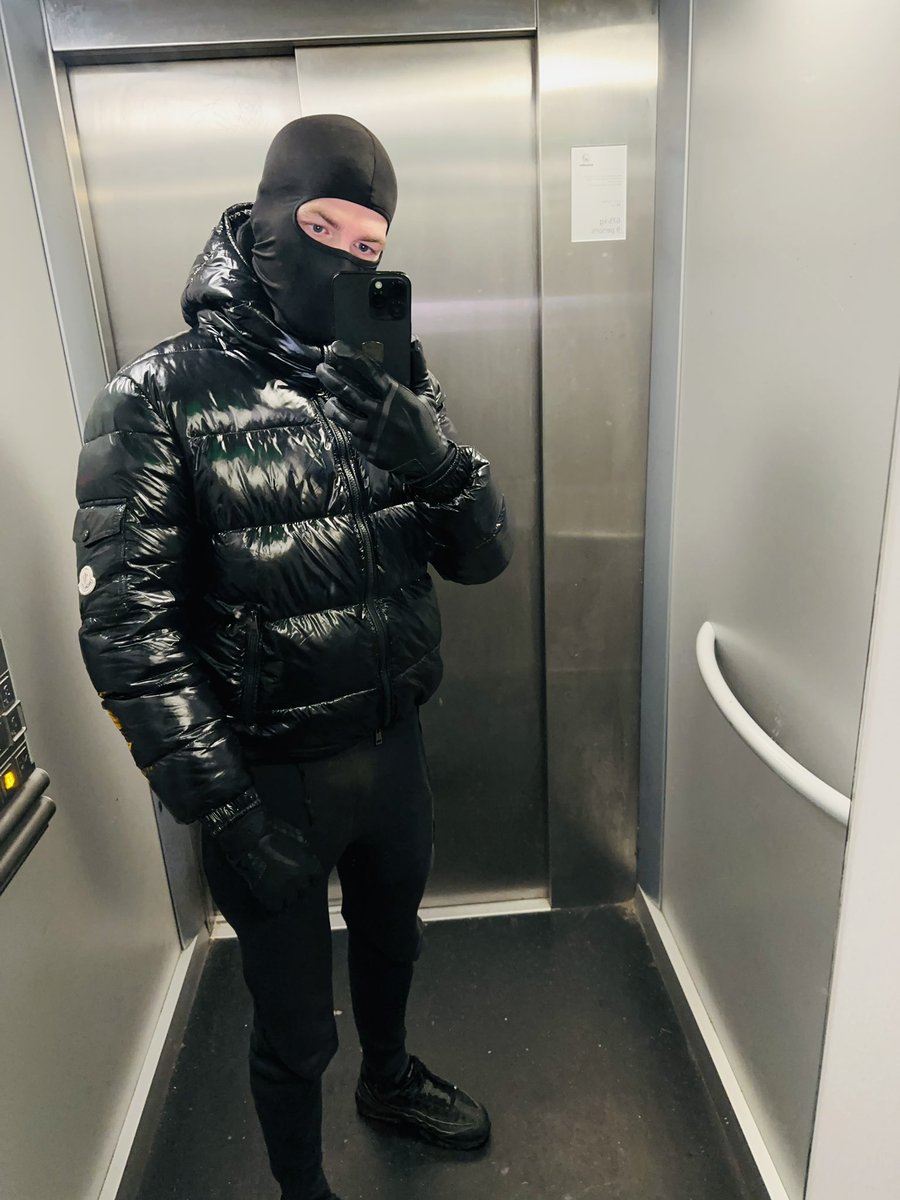 My loyal subjects it’s Friday. It’s your subjection tax. Starting from £10-£20 put into my paypal.me/Latexoverlord?… or use my thrones don’t waste my time. That simple.