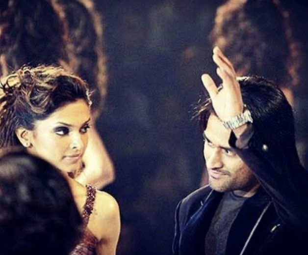 Imagine dragging Dhoni for looks 😭😭