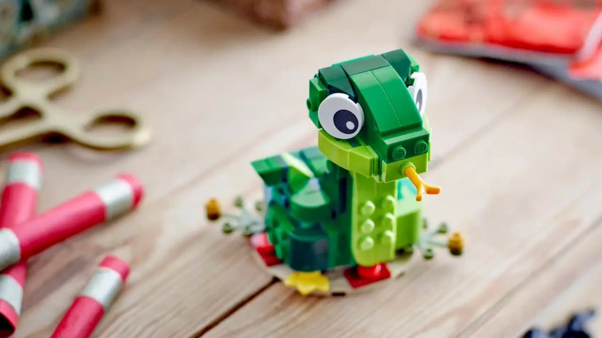 ThatBrickSite's tweet photo. Need an excuse to buy some Lego this weekend? A spend over £65 will bag you this *adorable* Year of the Snake set. 🐍

Read more: https://t.co/vNv4IQTfZC https://t.co/xpadUH6eDf