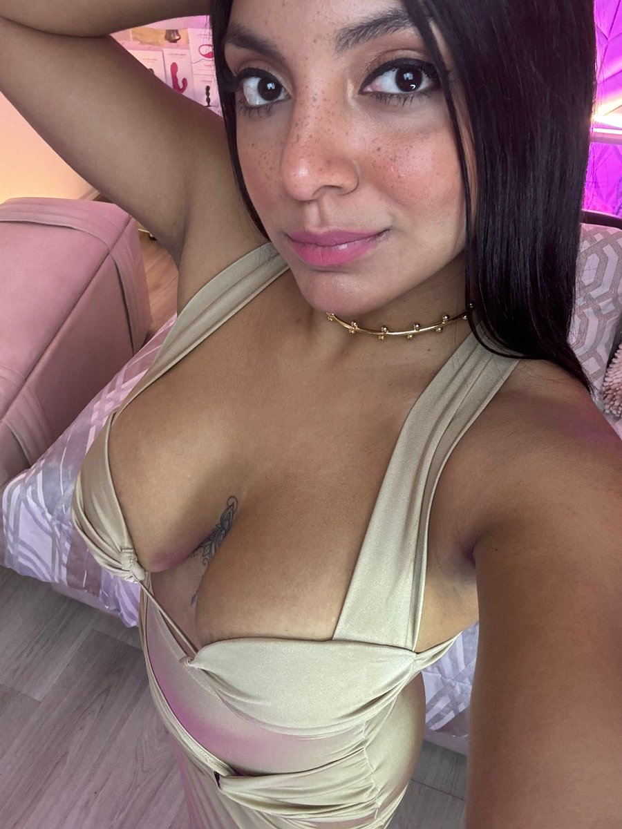 ImKendallBaker's tweet photo. My boobs want to bounce on your face tonight, will you let me do it? 😏🍒https://t.co/F9vf7Xn1Co https://t.co/8F0Jo8CpkJ