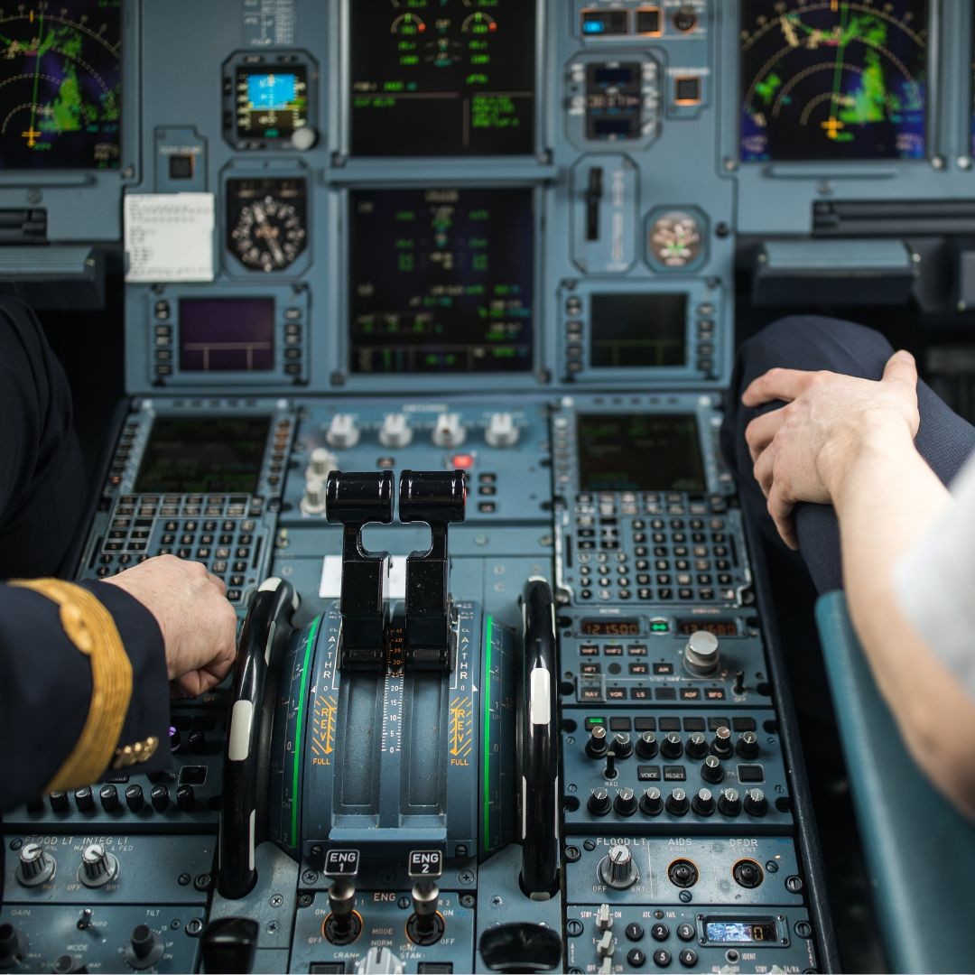 Did you know that autopilot is key to modern aviation? In the past, pilots had to stay on high alert throughout the entire flight to ensure safety. Today, autopilot allows crews to complete long journeys more efficiently, minimizing fatigue and reducing the risk of errors 🌍👨‍✈️