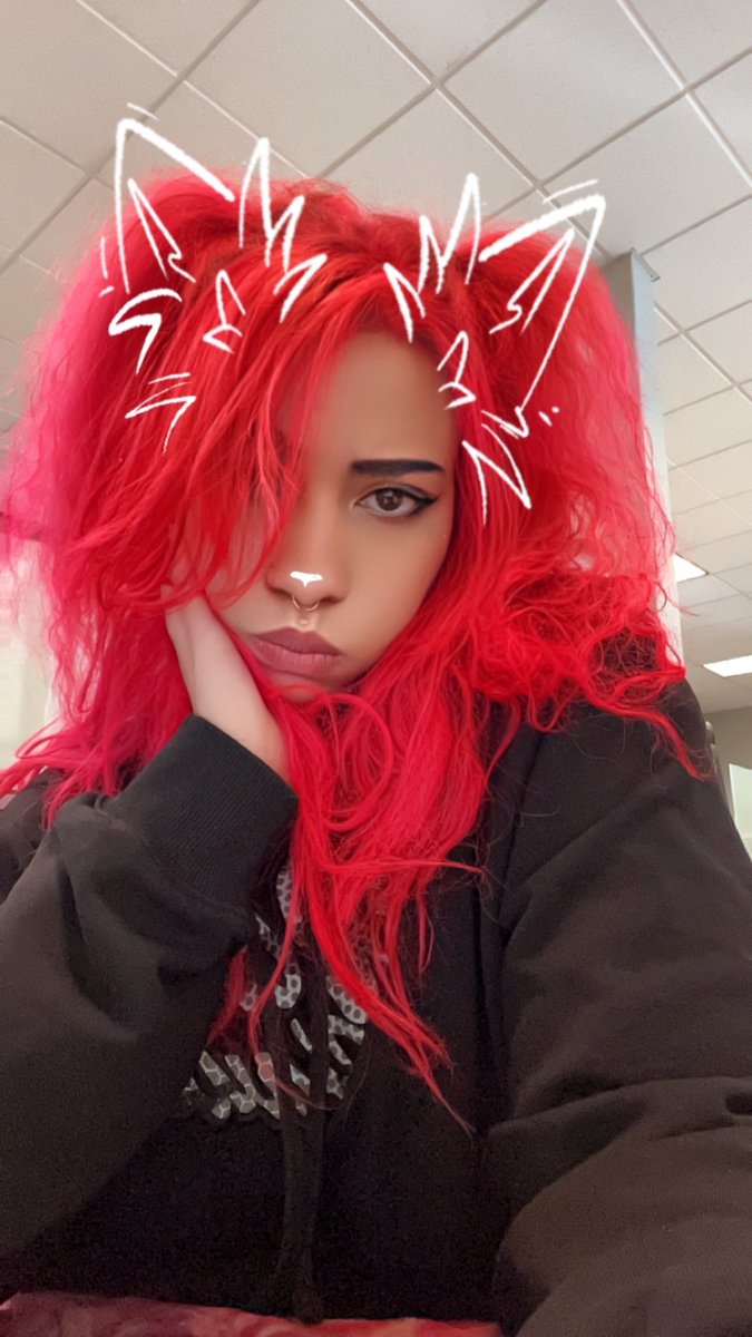 CosmoKoda's tweet photo. my hair is real but my face is fake https://t.co/Ws5b5CgmWA