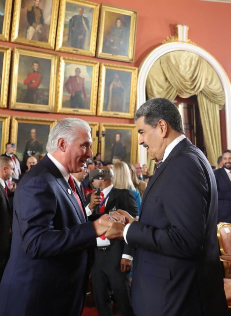 Dos hermanos celebran esta nueva victoria. #CubaConVenezuela