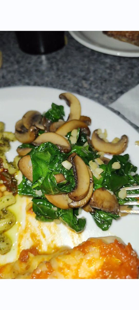 Autotrix24's tweet image. Last night's dinner at home.
My Halibut Parmesan Style, Rao's Arrabbiatta sauce, Italian cheeses.
Cavatappi Pasta with Pesto, Sun-dried tomatoes and toasted pine nuts.
Spinach with Mushrooms and Garlic.
#ChefSteve 👩🏻‍🍳💜✌🏻
Music and Food is Life!🤙🏻
open.spotify.com/track/6ovP55GG…