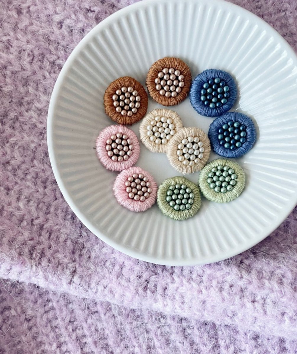 おはようございます
いつもご覧いただきありがとうございます♡

今日もかなり冷え込みますね🥶
ロールキャベツを作りたいんですが
なんせ値段が高すぎるので、
ロール白菜もいいかなと思い今夜作る予定です🤤

みなさんも温かいもの食べて元気に過ごしてくださいね♡

素敵な休日を💓