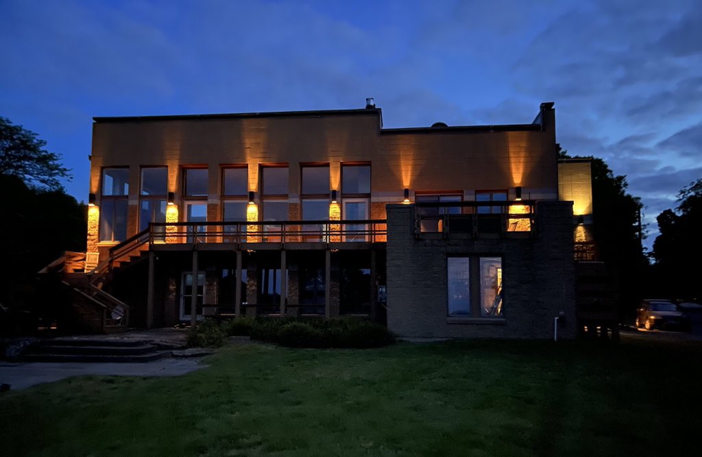 I was sad to learn of Friedrich St. Florian’s recent passing. Friedrich taught architecture at @RISD for over 50 years and was well-known for designing the National World War II memorial in DC.

I feel fortunate to see his work every time I pull into our driveway in Saunderstown.