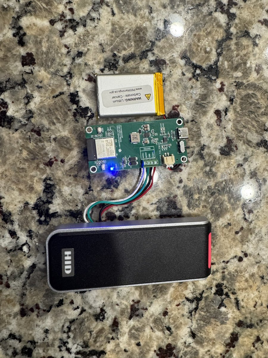 tweathers_sec's tweet image. The @physicalexploit Stealth Reader v2 prototype works. We’re going to shave 25mm off the length and 5 mm off the width, tweak a few parts and then go into production. Might be able to bring a few to @WWHackinFest next month. #rfidhacking #badgecloning #newtools #cardskimmer…