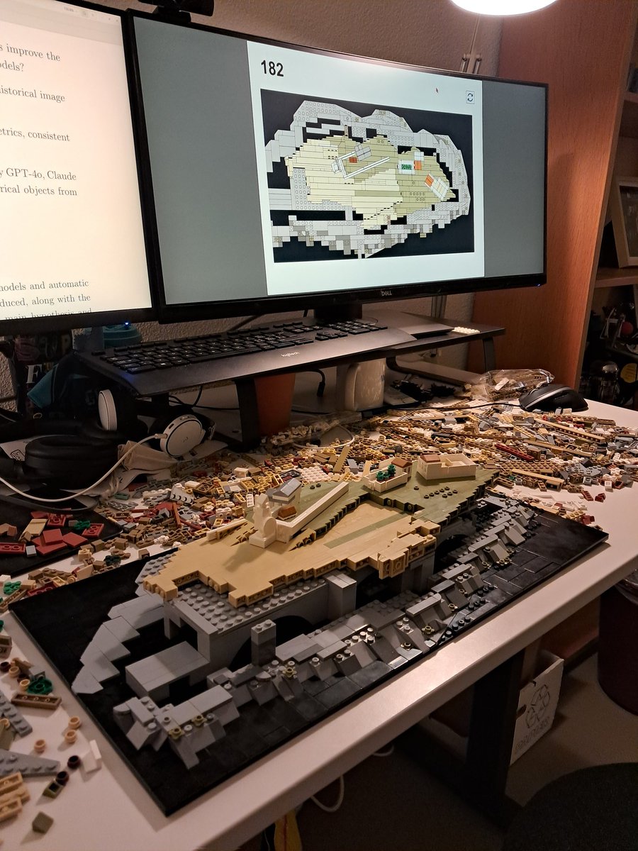 Overtime at the office, but of a different kind 🤣 #buildingbricks #notlego #bluebrixx #officedecoration #klemmbausteine