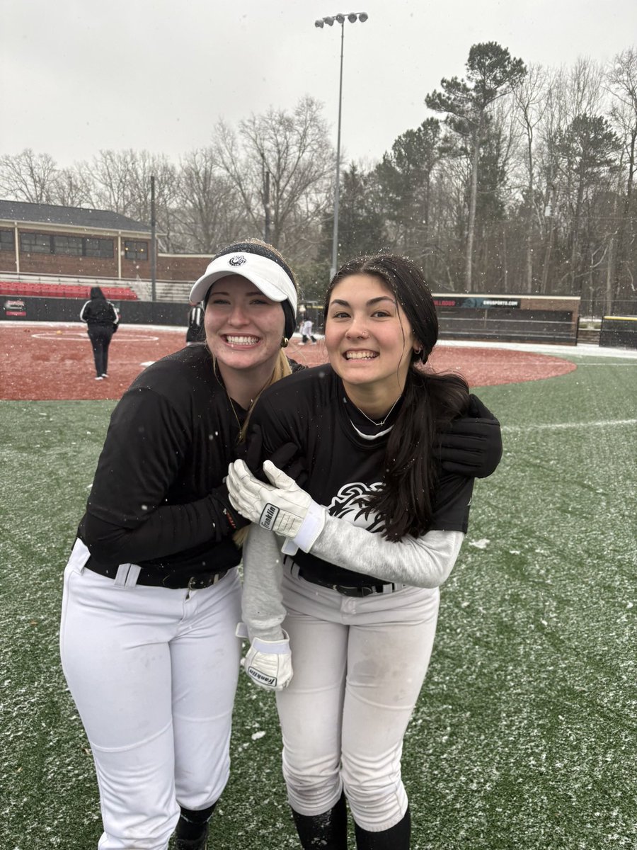 Gardner-Webb Softball tweet media