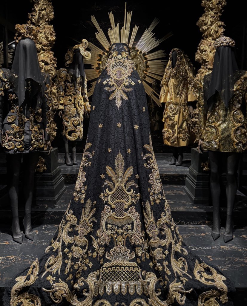 Spectaculaire rétrospective <a href="/dolcegabbana/">Dolce & Gabbana</a> au #GrandPalais