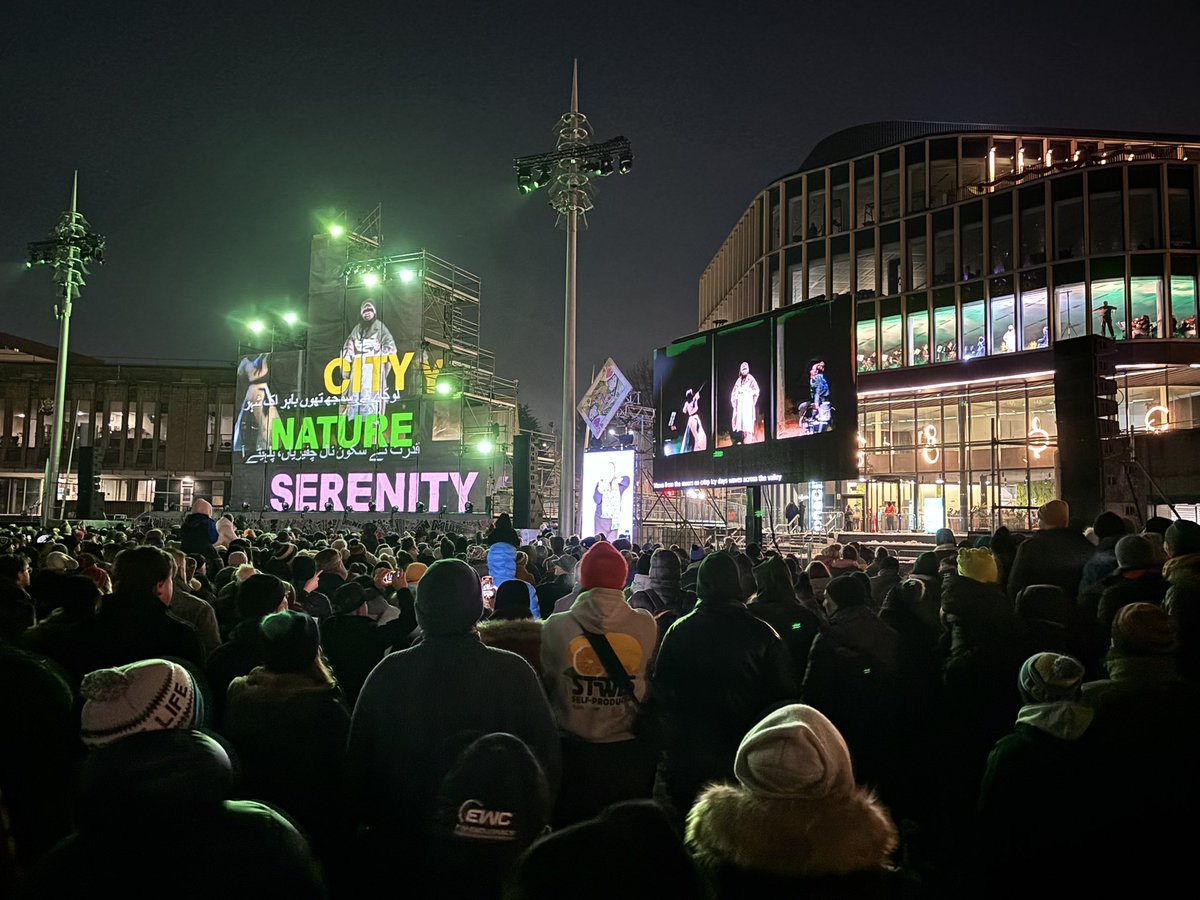 JackLSimpson's tweet image. Big vibes for @bradford2025
People milling through the streets to the launch. Super diverse crowd, positive vibe. Yorkshire ✊
#Bradford