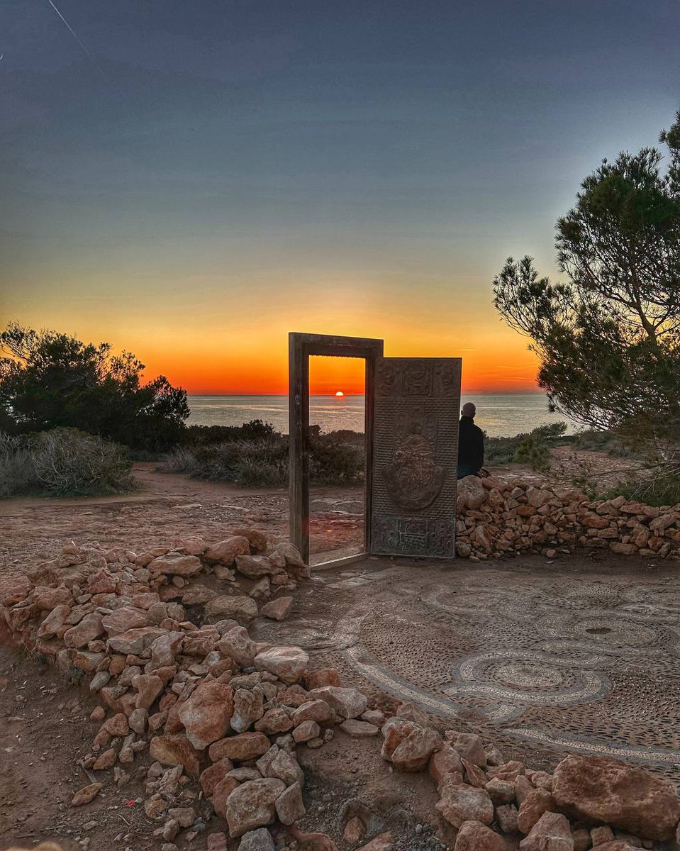 <a href="/lynk0x/">lynk</a> Now only one symbol can lead you to the promised land.

⧉

I can only show you the door.

EVRWBUYGN5BdJcwagB7sYHy9cAo6xPUqD1j5VHv6pump