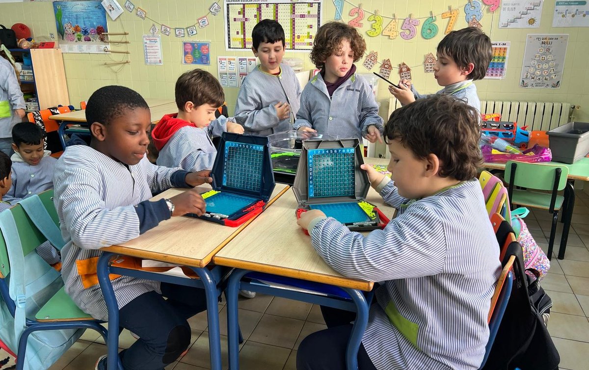💫 Nens i nenes d'Infantil i Inicial porten a l'escola alguns dels seus regals de Nadal 👑
🌿 Aprendre i saber COMPARTIR no és fàcil, però poc a poc ens adonem q la generositat pot resultar molt gratificant.
Tarda de jugar i compartir, 
d'aprendre i estimar ❤️
#somDominiquesTGN🌟