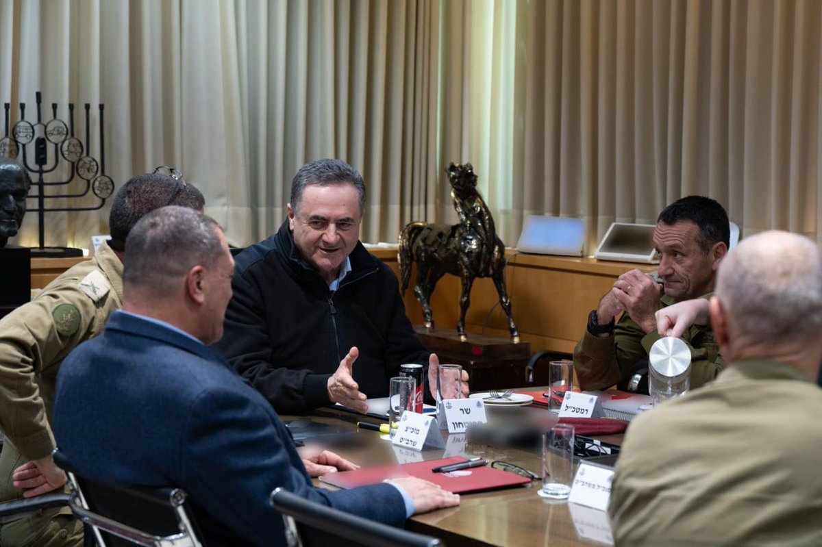Israelwaronhama's tweet photo. 视频1-2: 以色列再次轰炸了胡塞据点设施， 投下了50枚炸弹;

图: 以色列国防部正在制定在川普就职后彻底摧毁哈马斯的军事行动;

视频3: 疑似中国特工制造的加州森林大火造成的损失可能达到了1500亿美元。中国以其下三滥的制造病毒，扩散走私毒品，破坏海底电缆，制造灾难，批发难民渗透世界闻名于世。 https://t.co/9fbKSi8kmC