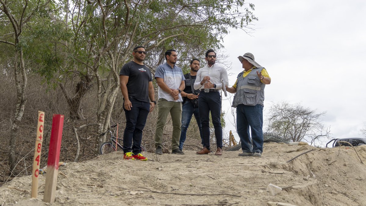 Un 15% de avance lleva la Construcción de la Etapa I, de la vía perímetral en la matriz Portoviejo de la Universidad Técnica de Manabí, un nuevo eje vial que impulsará el crecimiento y desarrollo de nuestra universidad 🚧

#UTMUnidos
