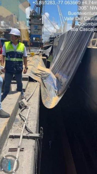 En el Muelle 13 de Buenaventura identificamos hallazgos críticos:
❌ Insalubridad alarmante en el almacenamiento de granos en descomposición.
❌ Plan de Manejo Ambiental desactualizado desde 2002.
❌ Estaciones de monitoreo ambiental inoperativas.
❌ Residuos sólidos, aguas