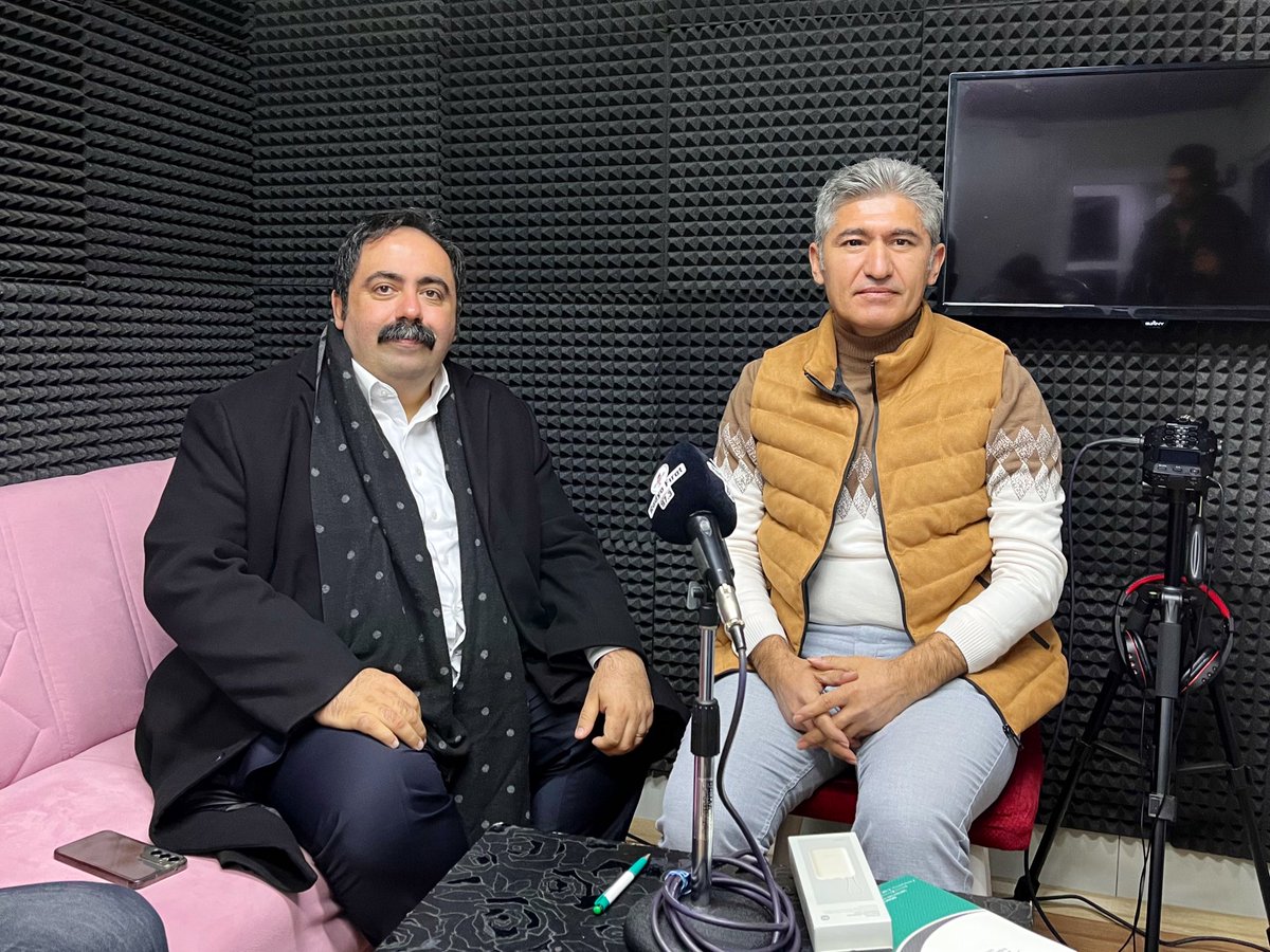 Cumhuriyet Halk Partisi #Malatya İl Başkanı Sayın Barış Yıldız, kalabalık bir heyet ile yayıncılık faaliyetlerimizi sürdürdüğümüz #yayın kayıt stüdyomuzda bizleri ziyaret ederek Gazeteciler Günümüzü tebrik ettiler. 
Ziyaretleri ve kıymetli sohbetleri için yayın kuruluşlarımız ve