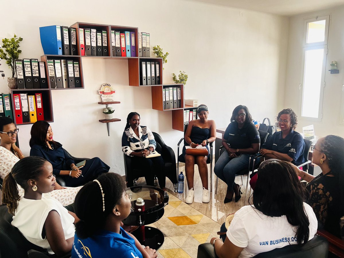IngoMagazine's tweet photo. Ce vendredi 10 janvier 2025, les bureaux de la société #INGO ont accueilli une réunion de consultations stratégiques dans le cadre de l’organisation de @_MissBurundi 2025. L’objectif principal était de préparer les visites touristiques que les candidates effectueront à travers le pays, tout en assurant la logistique pour l’ensemble de l’équipe engagée dans cette activité.  

Les partenaires clés étaient présents : Ikaze Ventures (@ikazeventures) et Visit Burundi (@visit_burundi), pour coordonner les visites des lieux touristiques emblématiques et initiatives locales, Posse, spécialisé dans l’accueil et le protocole, ainsi que les entreprises de transport, Van Transport, Axa Distinction et Wasili (@wasili_burundi), en charge de garantir des déplacements fluides et sécurisés.  

Cette collaboration vise à mettre en valeur les richesses culturelles et naturelles du Burundi, tout en offrant aux candidates une organisation irréprochable, pour un événement qui promet de célébrer l’excellence et la beauté du pays.  
#Burundi
#IngoTujane
#VisitBurundi
#WomenEmpowerment
#BeautifulDestinations