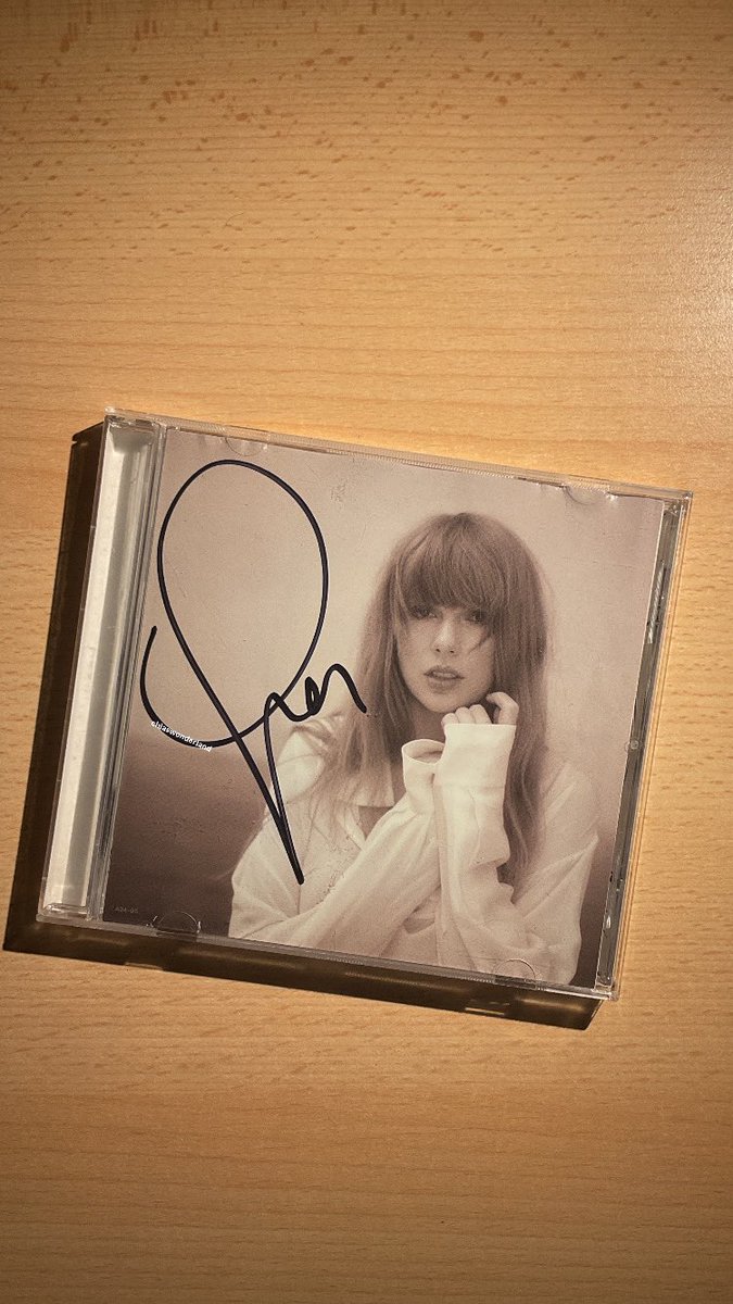 chiaswonderland's tweet image. 😭😭😭😭😭😭😭😭😭😭😭😭😭😭😭😭😭😭
miglior cosa che mi sia successa, desideravo qualcosa di autografato da taylor da veramente tanto seguendo taylor da più di 10 anni e finalmente è successo, non ci posso credere