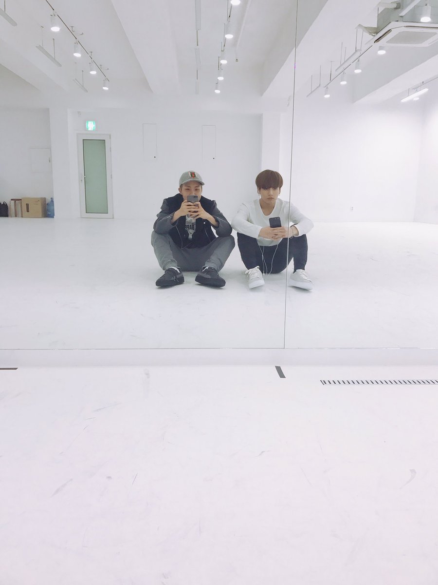 hopekookfolder's tweet photo. 8 years ago today ๐ค
๐ฟ๏ธ wearing new shoes and jumping around in dance practice!!
#Platforms #Puma #NoChu #Hope
trans ยฉยฎ BTS-Trans https://t.co/XexJM45OPu