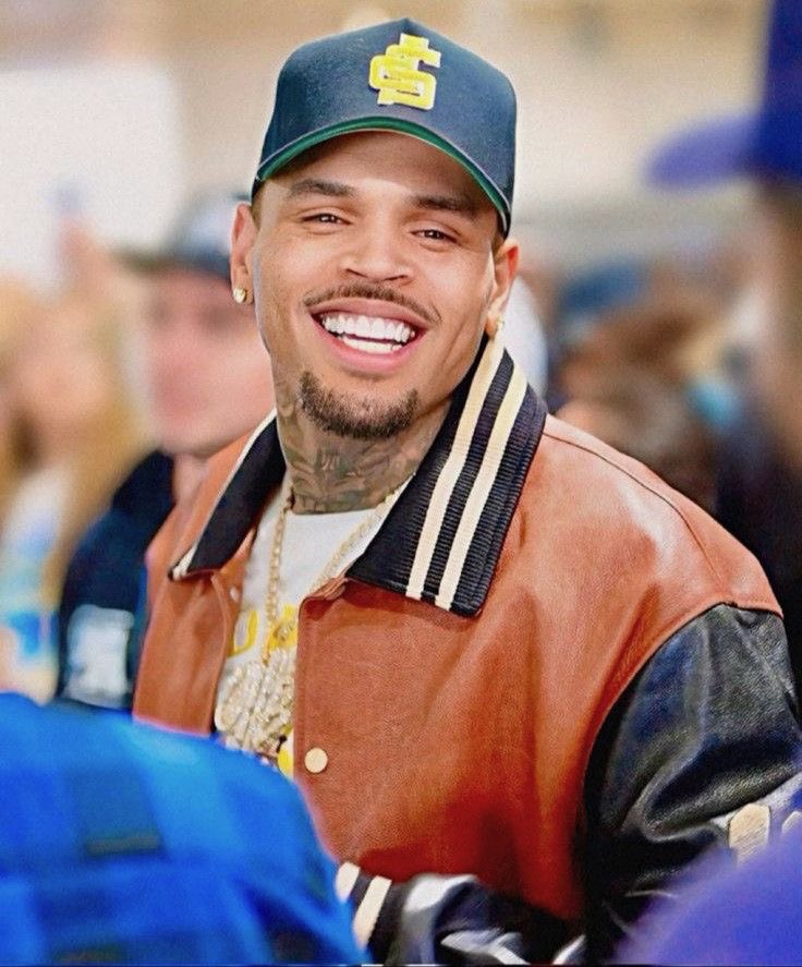 Name an Artist you will defend until the end of time?🤔 

Of course mine is Chris Brown🥰