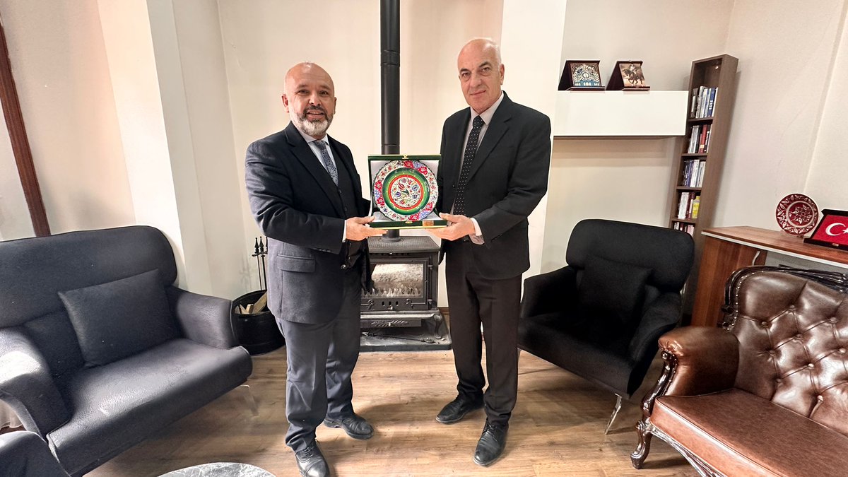 İl Kültür ve Turizm Müdürü Zekeriya Ünal, ve Kent Konseyi Başkanı Bülent Cebeci 10 Ocak Çalışan Gazeteciler Günü dolayısıyla Kütahya Gazeteciler Birliği’ni ziyaret etti. Ziyaret sırasında, gazetecilik mesleğinin önemi ve yerel basının rolü üzerine verimli bir sohbet gerçekleşti.