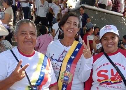 Direcciones colectivas de Bases de Misiones se juramentaron junto a <a href="/NicolasMaduro/">Nicolás Maduro</a> como presidente constitucional de la RBV 2025-2031, avanzaremos en la búsqueda de la paz, la igualdad y la justicia social en una nueva democracia bajo el modelo de estado Comunal.