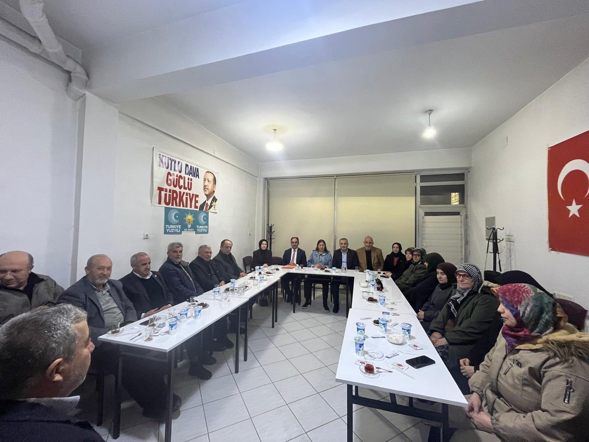 SemihaEkinci58's tweet photo. KÜTAHYA-ASLANAPA
11Ocak’ta yapılacak 8. Olağan il kongremiz öncesi son durağımız Aslanapa ilçemizde son değerlendirmelerimizi yaptık. Kongreye hazırız..ilçe başkanımız Zeki Öztürk, Belediye Başkanımız Necati KULİK ve ekiplerine teşekkür ederiz. https://t.co/WgTIUonvzc