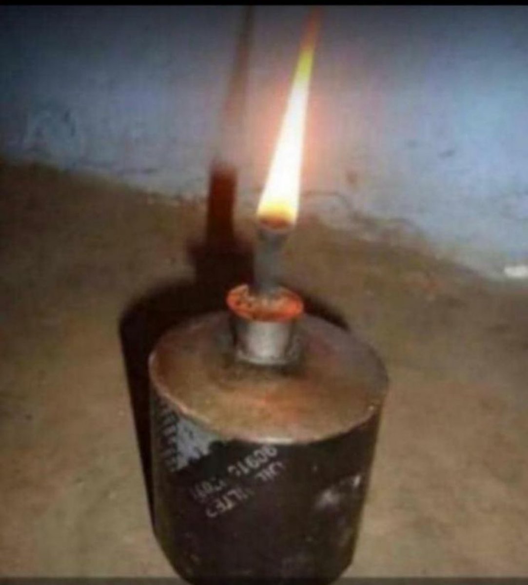 staneve02's tweet image. "Hondo yainge iri pakubva naro kukitchen kuenda naro kubedroom"😂😂