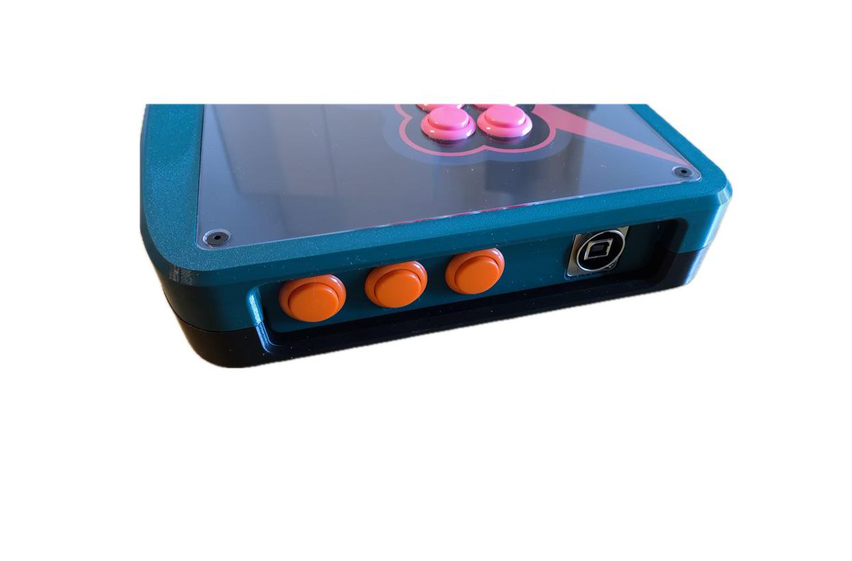 SYGMilano's tweet photo. Our new SHIN ARASHI preview, Tekken Themed and All Button Controller layout.
Stay tuned, soon in our eShop ;)
#3DPrint #ShinArashi #Tekken #ABController https://t.co/1pcrKwmum1