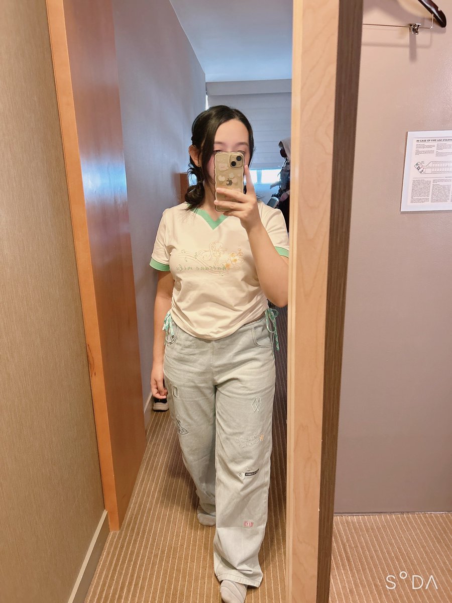 okitastic's tweet image. See you at ALA today! I got my miku fit on