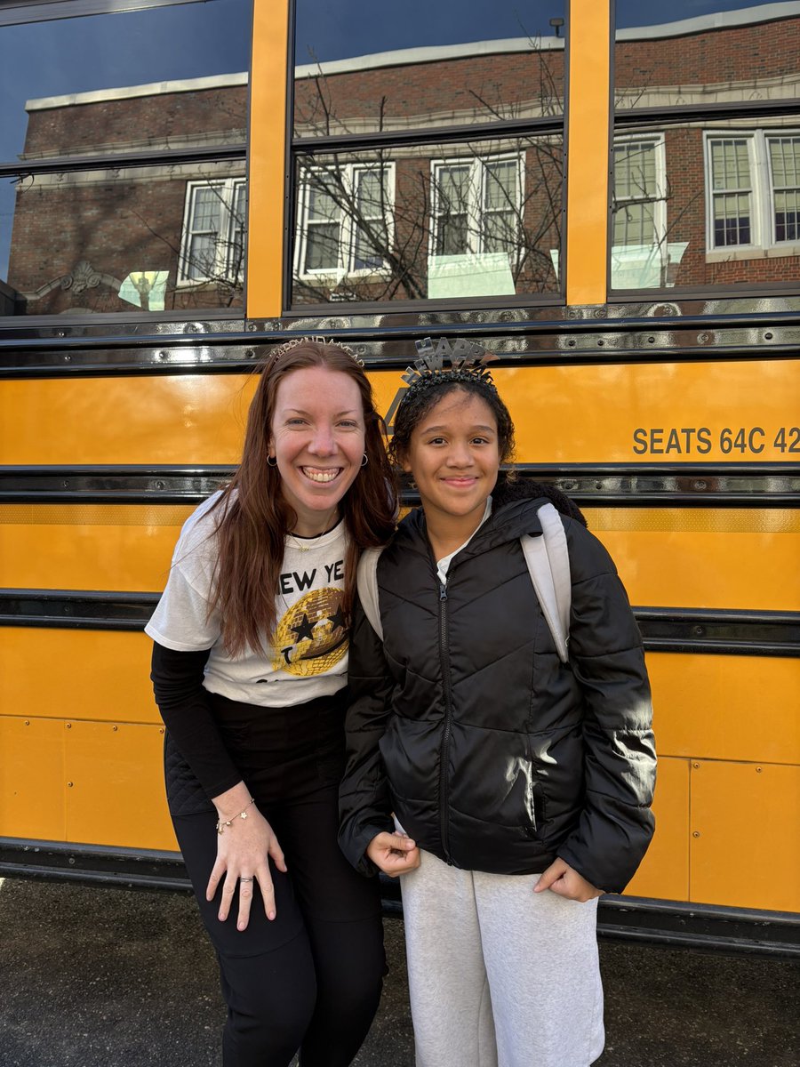 Allabouttheyet's tweet image. Ringing in the New Year @MineolaMS! Happy 2️⃣0️⃣2️⃣5️⃣! 🥳 #MineolaProud