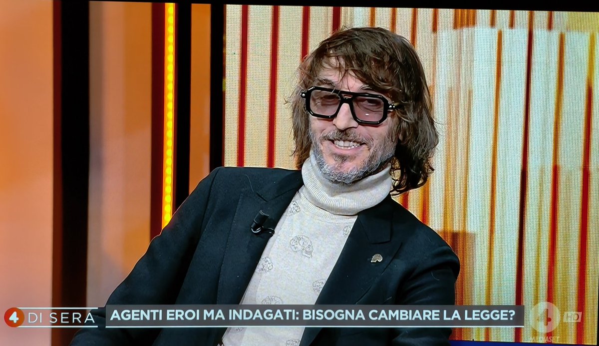 DjCristiano100's tweet image. #crux come sempre perfetto. Ma dopo questo schifo mediatico, e pure giuridico, contro i carabinieri chi glielo farà fare ai militari di inseguire eventuali prossimi delinquenti? Riflettete amici miei
#4disera #cruciani