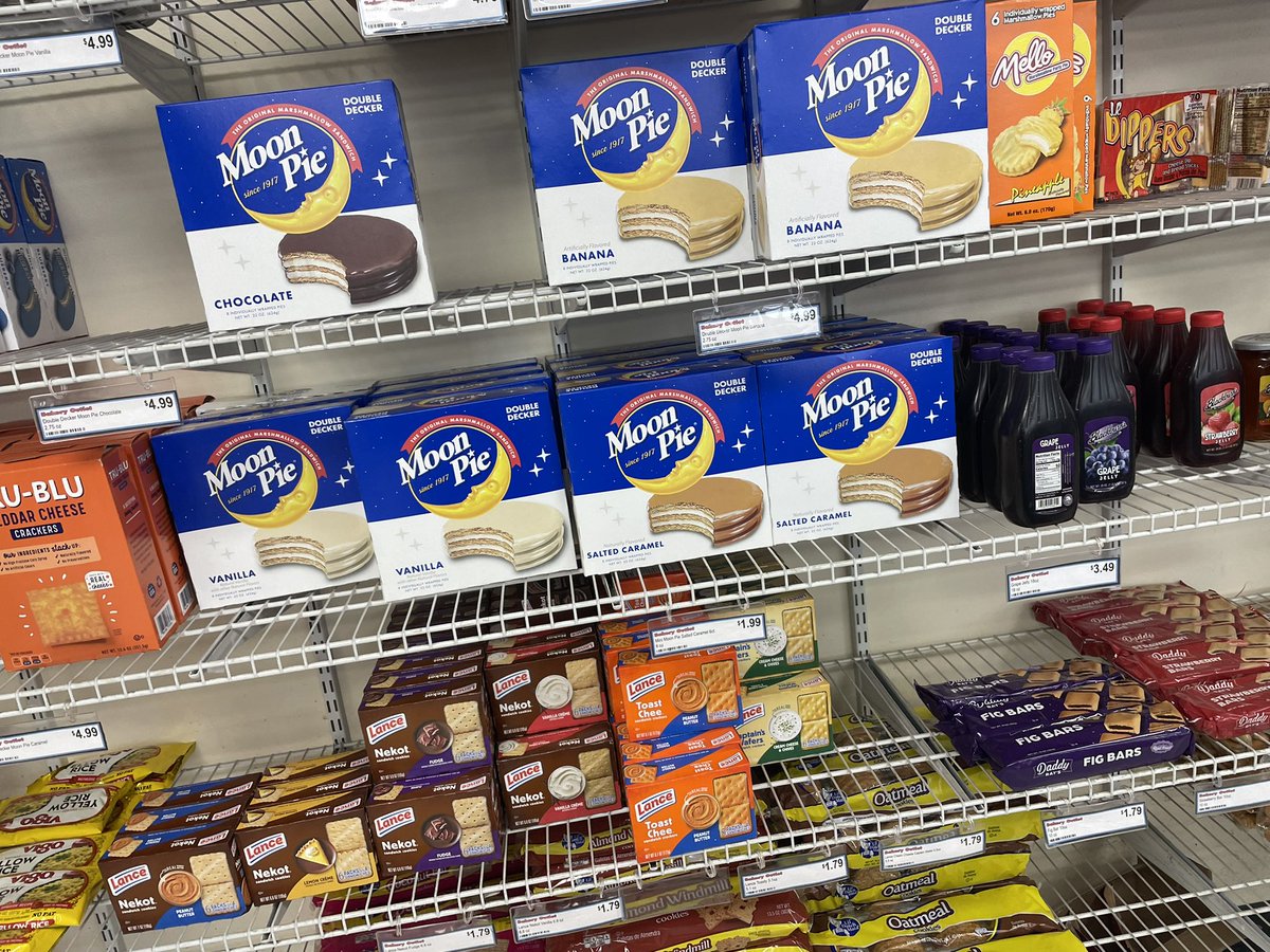 mrslorijg's tweet photo. Bakery outlets are 🔥
I spent 12$ & was given 4 cases of lemon blueberry dippers to donate to our local after school programs💙 #NaturesOwn #Tastykake https://t.co/QURFNRNdBQ