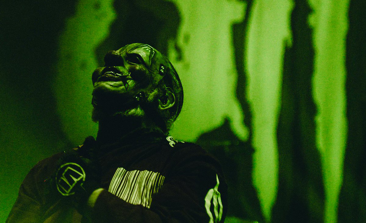Feature writer Dan Franklin has an important exchange with clown in London, where the @Slipknot creative takes inventory of the last 25 years knot1.co/4fMWgvG