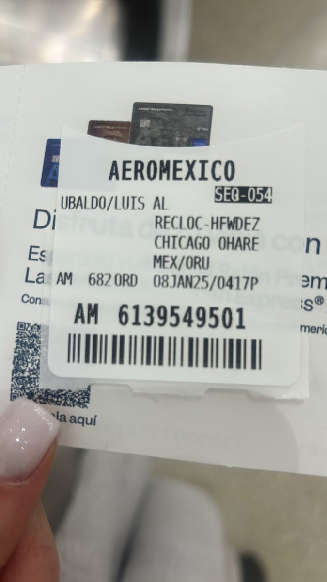 Llevo 3 días SIN mi maleta que documenté en CDMX a MCO en el vuelo AM 0442 <a href="/Aeromexico/">Aeroméxico</a> el 8 de enero… la mandaron a CHICAGO!!!! Y TODAVÍA no me dan razón del reporte que hice!!!! Están ahí mis medicinas y toda mi ropa… PÉSIMO SERVICIO!!! Pf RT!!!!