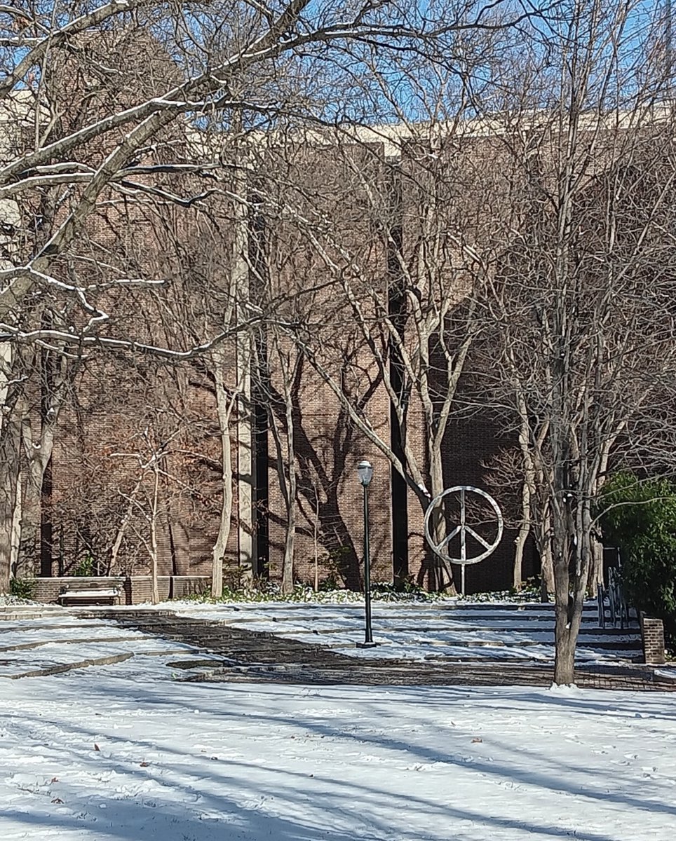 Pennalumni's tweet image. Scenes from a snowy week on campus ⛄
@penn95reunion
@penncareylaw
@penn_baseball
@pennbookstore