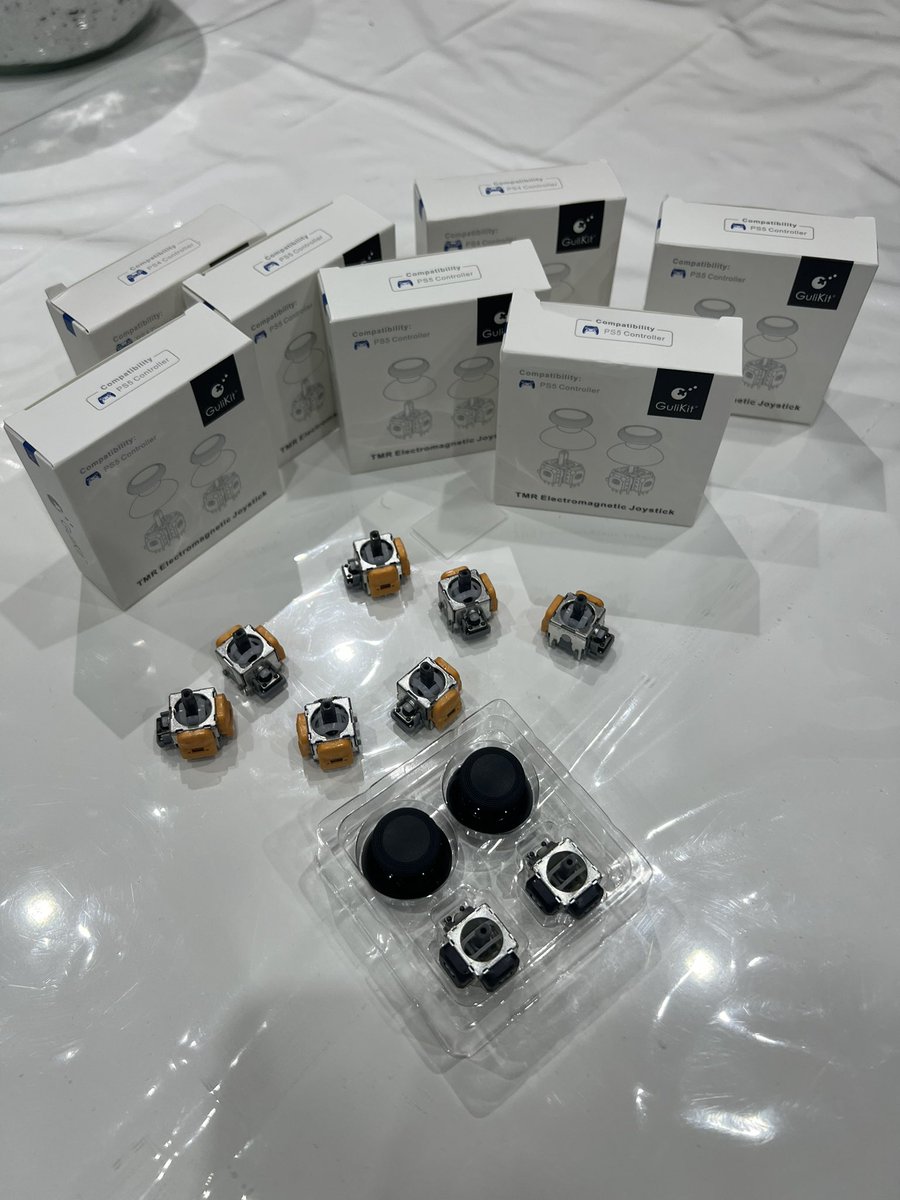 controllerlab_'s tweet image. Si vous êtes confronté à un problème de stick drift (votre joystick bouge seul), je vous propose de remplacer vos joysticks par des modèles Hall Effect magnétiques, classiques ou TMR, adaptés aux manettes PS5 et PS4 (Scuf, Burn, Edge, Battle Beaver, etc.).
Les avantages :…