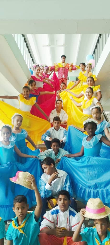 NuevaIlusi79749's tweet photo. Celebrando en grande el 63 aniversario de la creación de la Educación Especial en la escuela Nueva Ilusión#LaHabanaDeTodos
#LaHabanaViveEnMí
@YanetHzP
@gobhabana
@DirectEducaHab
@CamGuanabacoa
@DirectGenEdGua
@Teceduguanbcoa https://t.co/Ue4fi09d2L