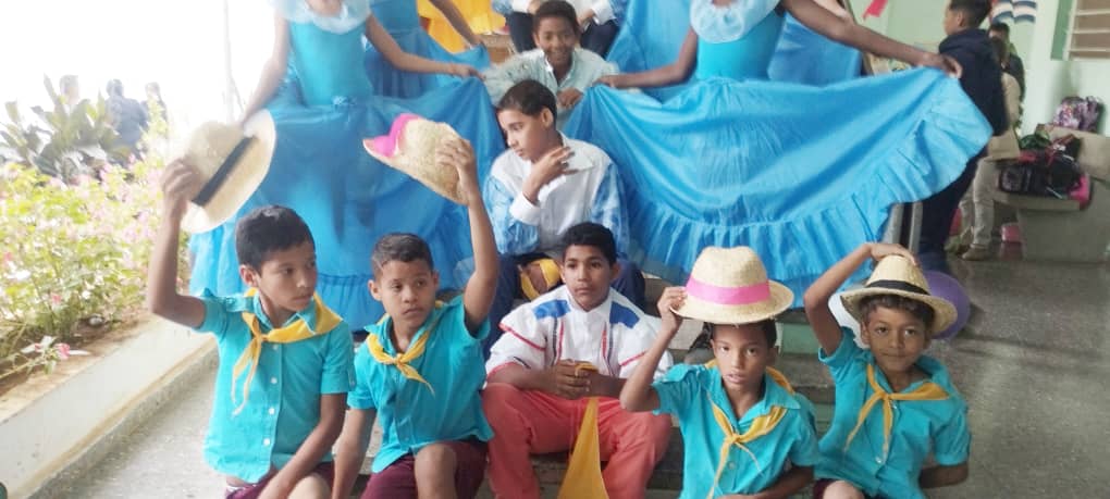 Celebrando en grande el 63 aniversario de la creación de la Educación Especial en la escuela Nueva Ilusión#LaHabanaDeTodos
#LaHabanaViveEnMí
<a href="/YanetHzP/">Yanet Hernández Pérez</a>
<a href="/gobhabana/">Gobierno La Habana</a>
<a href="/DirectEducaHab/">Karenia Marrero Arrechea</a>
<a href="/CamGuanabacoa/">CAM Guanabacoa</a>
<a href="/DirectGenEdGua/">Directora GEG</a>
<a href="/Teceduguanbcoa/">DGE Guanabacoa TE</a>