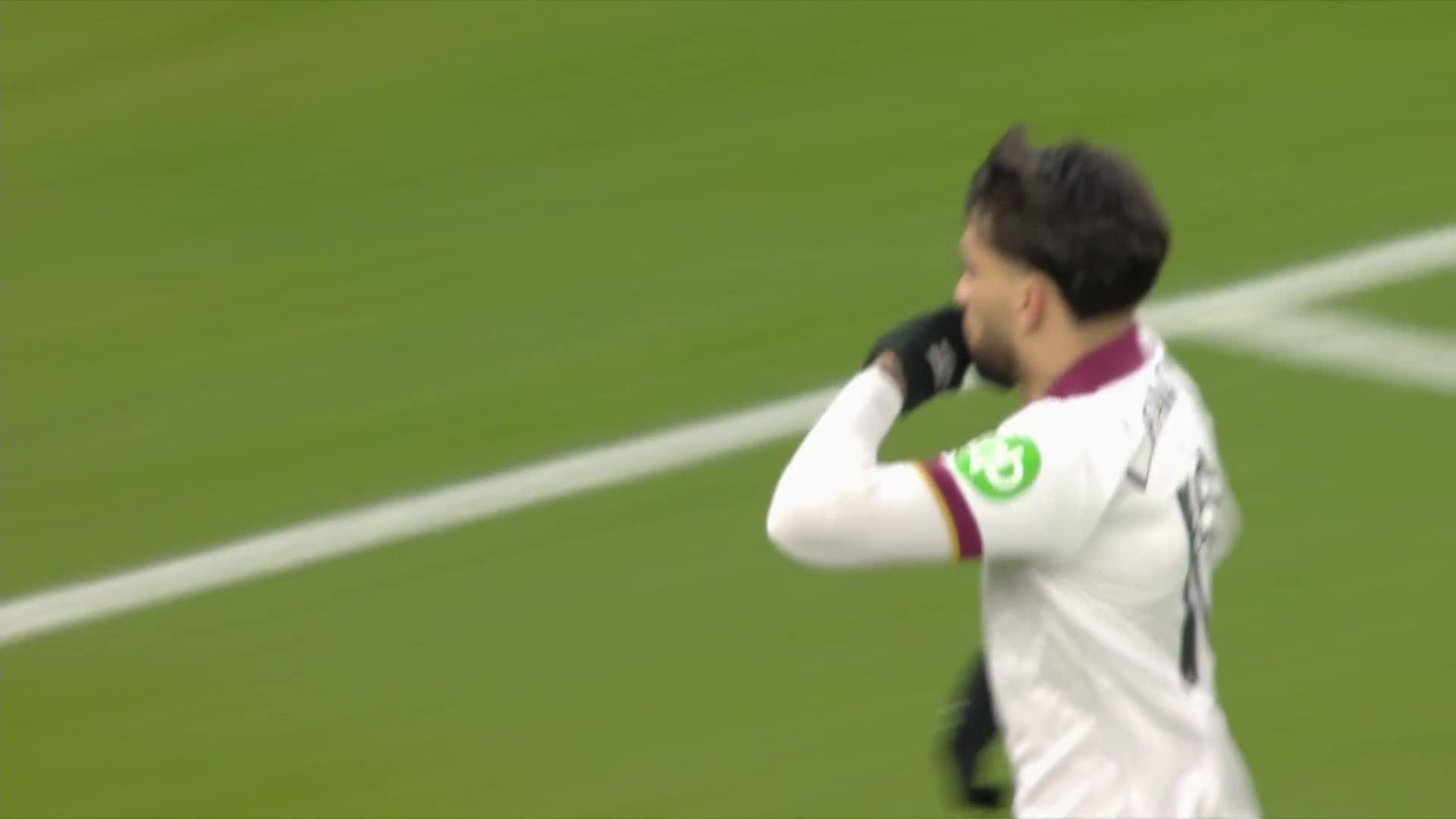 Lucas Paquetá with the first goal of the Graham Potter era for @WestHam ⚒️#EmiratesFACup