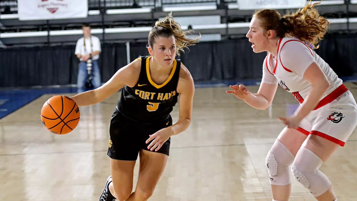 TheMIAA's tweet image. Fun Fact Friday 📊

The Fort Hays women's basketball team has been climbing the @NCAADII stat lists this season. Read where they stand ⬇️

No. 2️⃣ Assist to turnover ratio (1.36)
No. 2️⃣ Assists per game (18.5)
No. 3️⃣ Defensive rebounds per game (31.0)
No. 7️⃣ Defensive field goal…