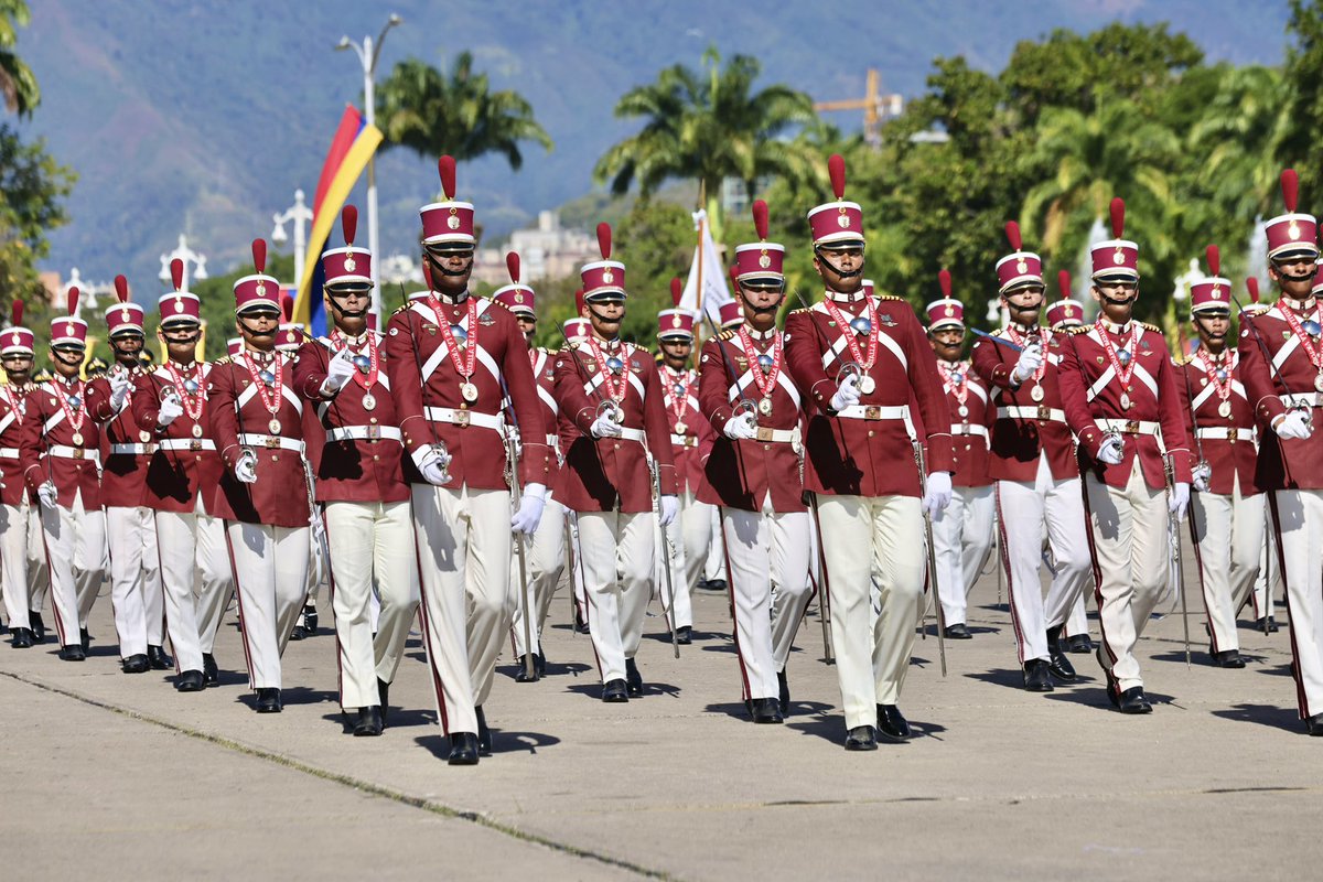 PresidenciaCuba's tweet photo. 🇻🇪| En la tarde de este viernes tuvo lugar también en Caracas, el Acto con motivo del reconocimiento y la reafirmación de la lealtad al Comandante en Jefe de las Fuerzas Armadas, Nicolás Maduro Moros. https://t.co/0ReV7F2tN8