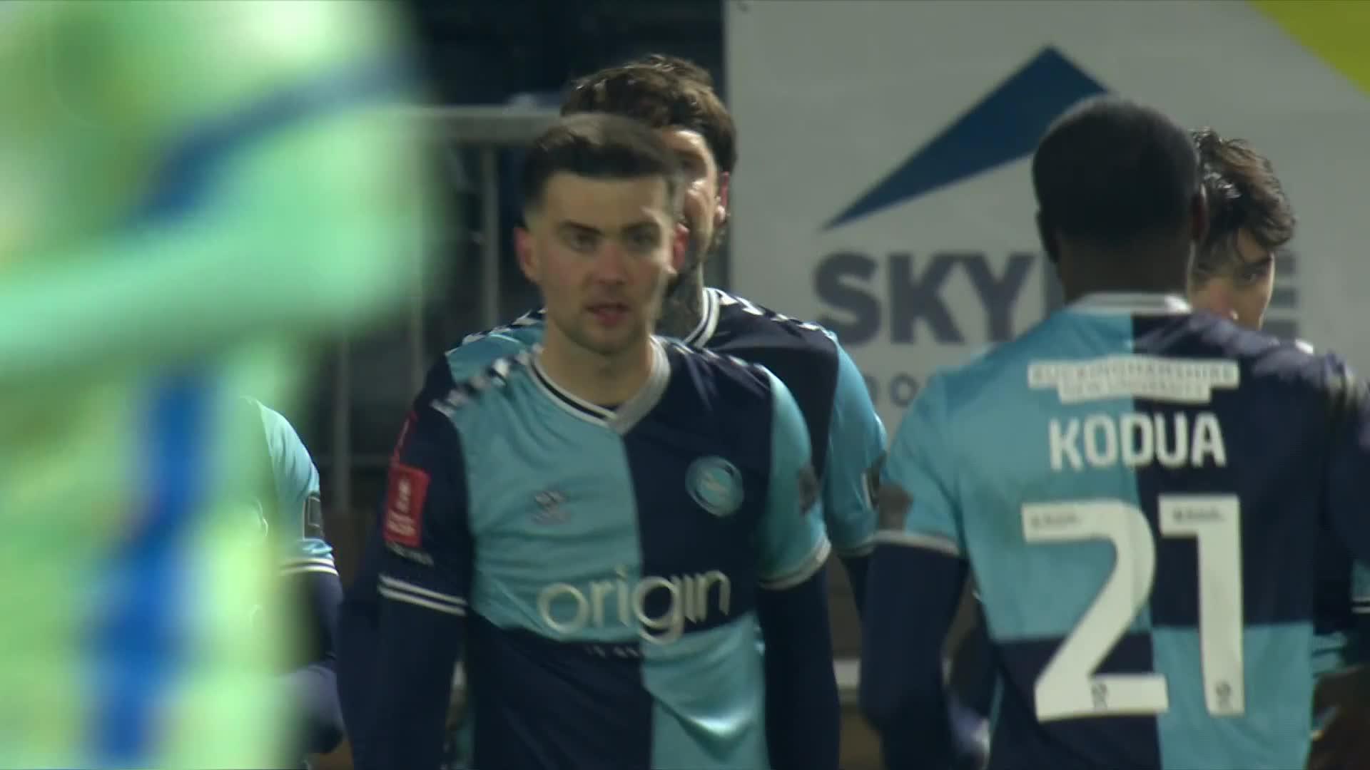 Sonny Bradley rises highest to head in his first goal for @wwfcofficial! 🔝#EmiratesFACup